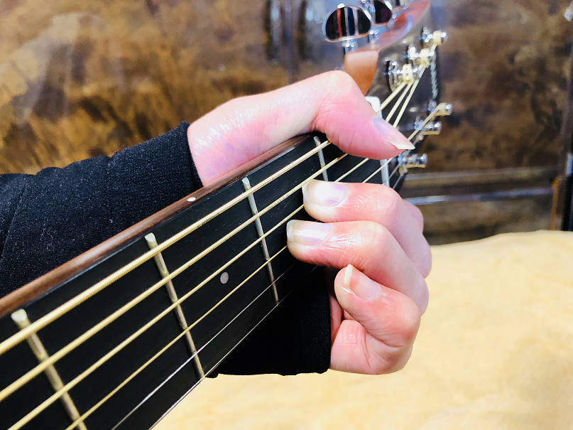 ギター　コード　Ａｍ　Ａｍコード　Ａマイナー　アコースティックギター　アコギ　弾き方