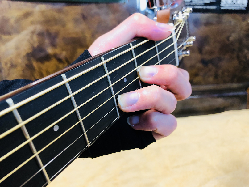 ギター　コード　Ｄｍ　Ｄｍコード　Ｄマイナー　アコースティックギター　アコギ　弾き方