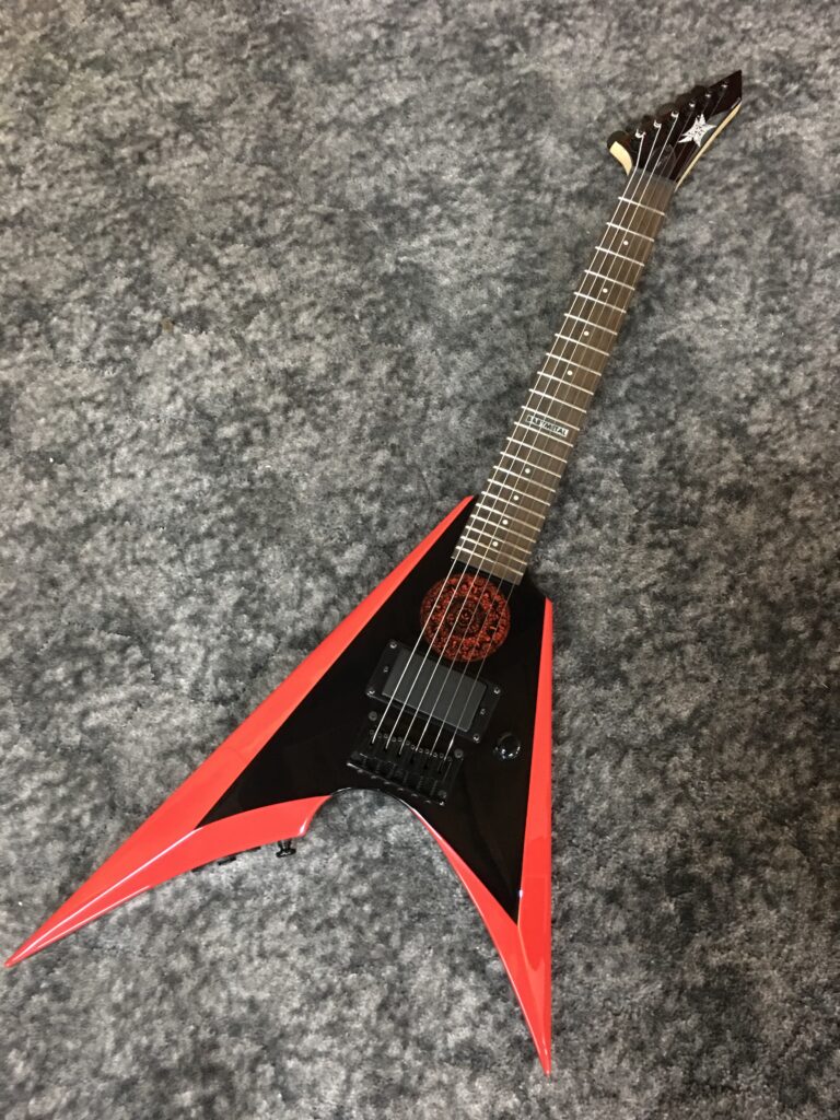 ギター　フライングV　BABYMETAL　babymetal　mini-arrow　miniarrow　ミニアロー　ストラップ　つけ方　シールド　挿し方　ストラップのつけ方　シールドの挿し方